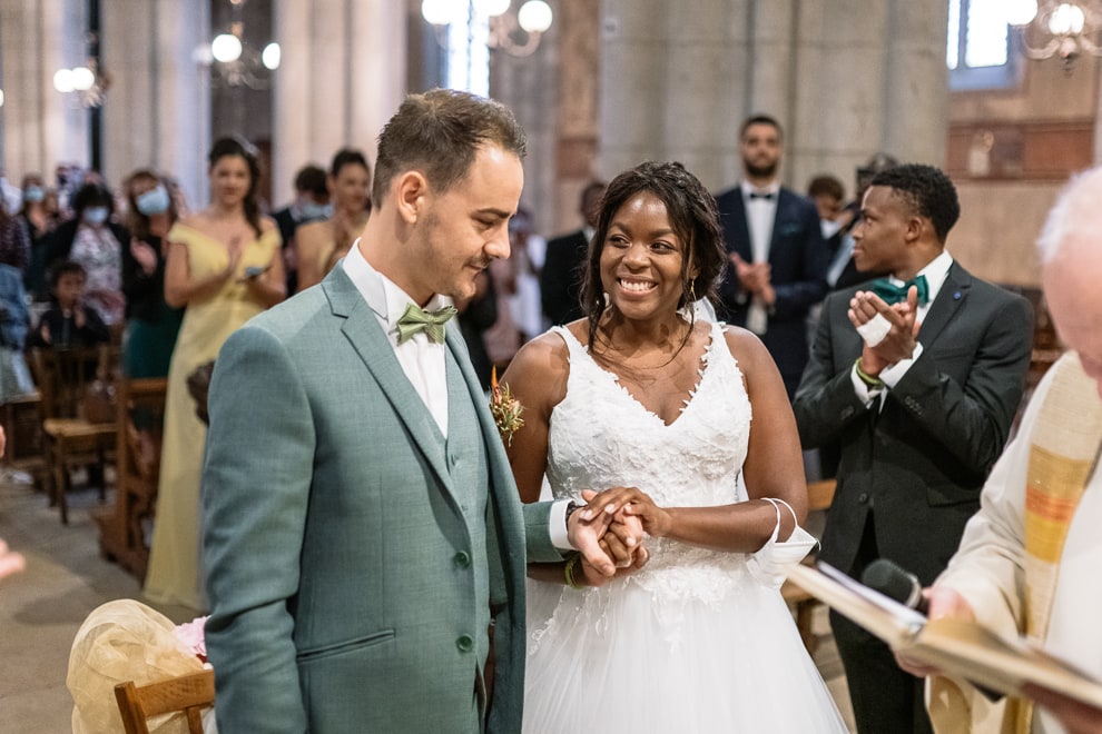 retrouvaille des mariés à l'église