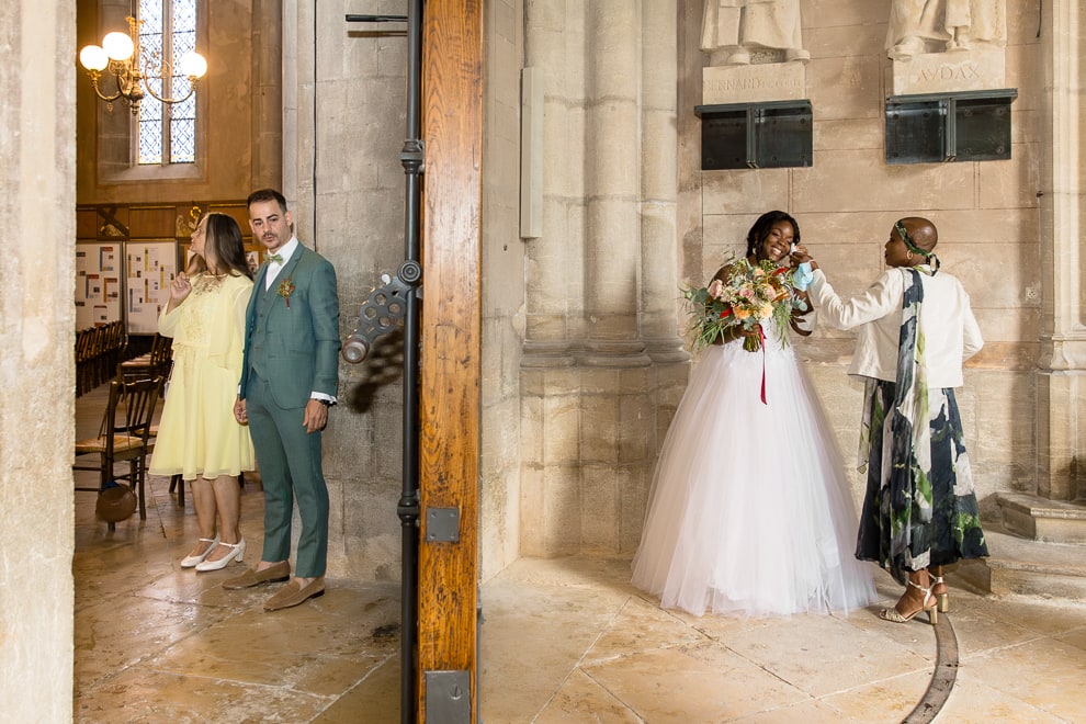 avant l'entrée dans l'église