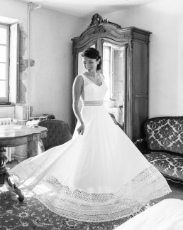 La mariée qui fait tourner sa robe