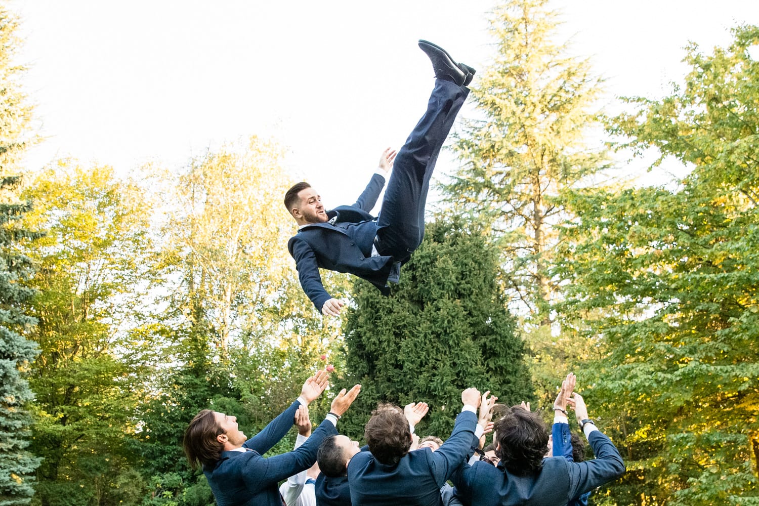 Saut du marié au mariage château de Candie à Chambéry