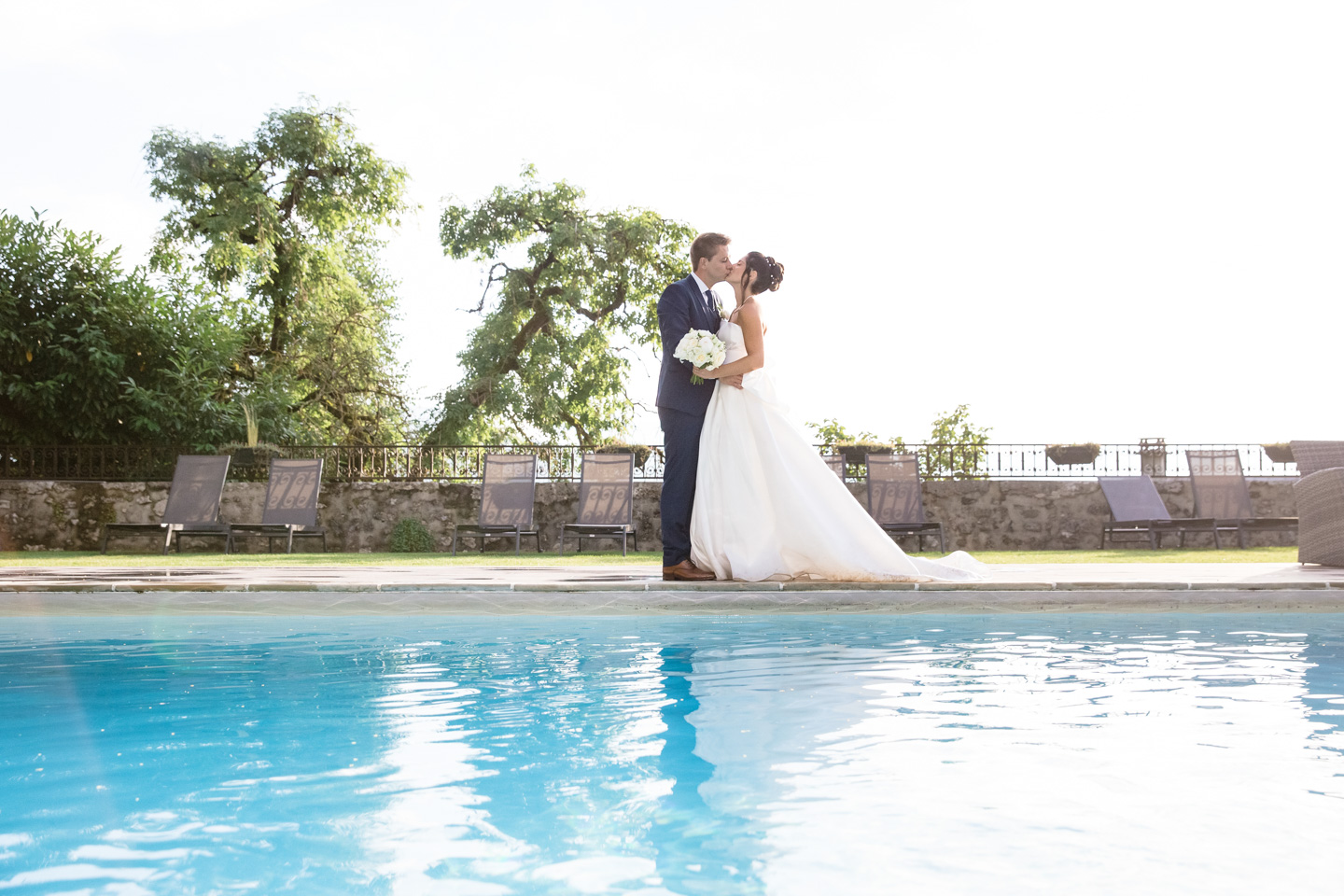 Mariage au bord de la piscine du chateau des Comtes de Challes