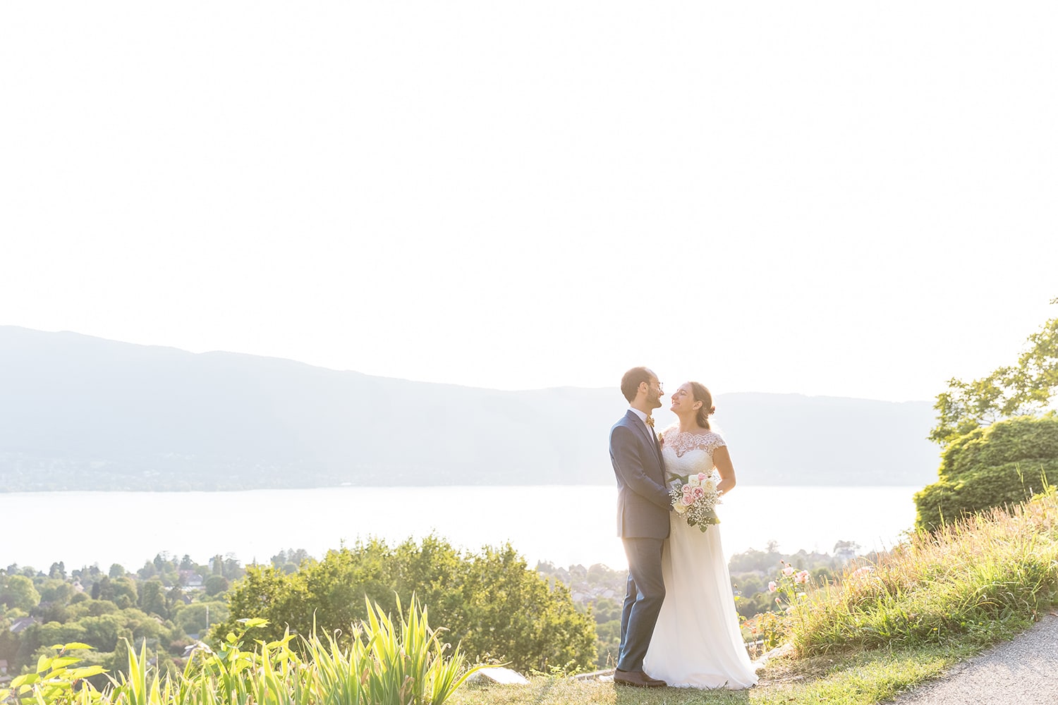 couple mariage chateau menthon saint bernard lac annecy