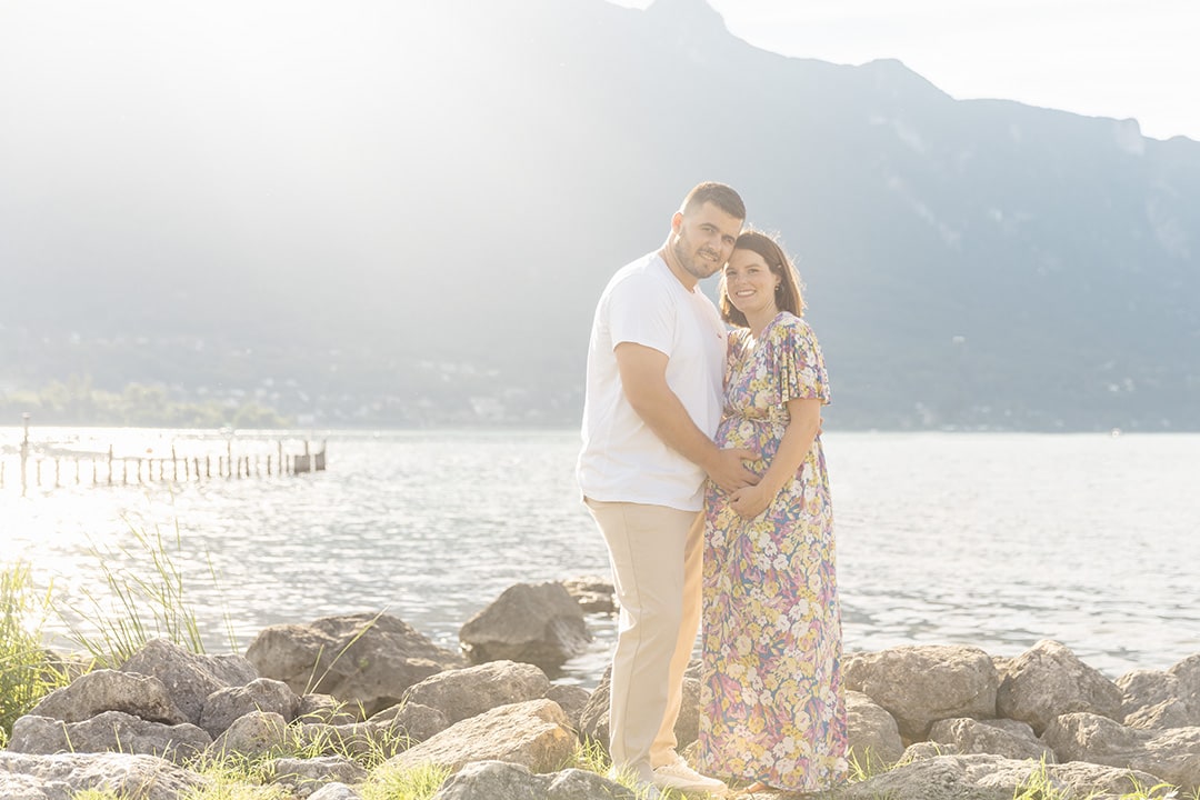 séance photo grossesse au bord du lac du bourget